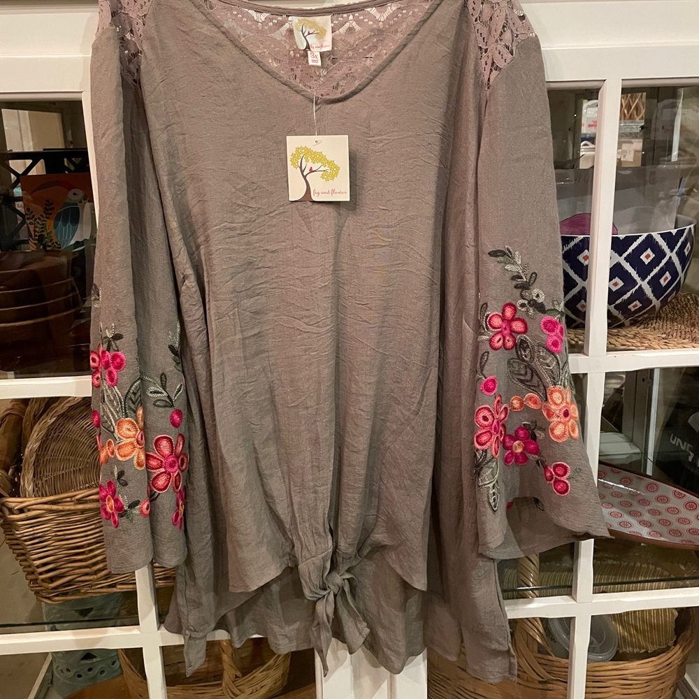 Fig and Flower Embroidered Blouse NWT Plus Size